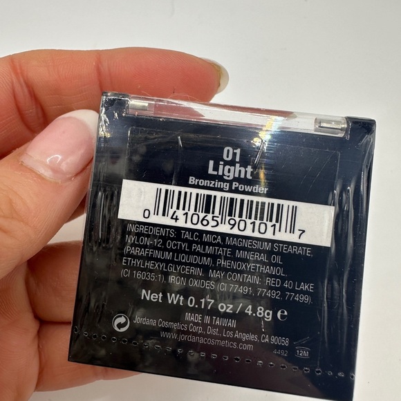 Jordana Bronzing Powder - 01 Light - Picture 3 of 3